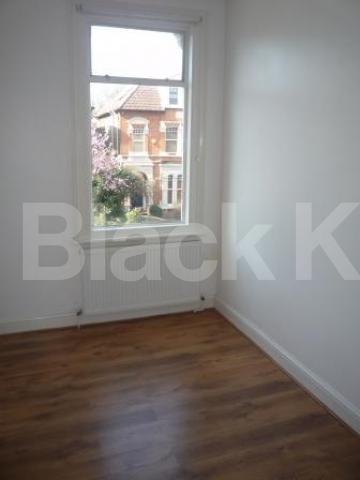 			NEWLY REFURBISHED!, 2 Bedroom, 1 bath, 1 reception Flat			 Park Ave, ALEXANDRA PALACE