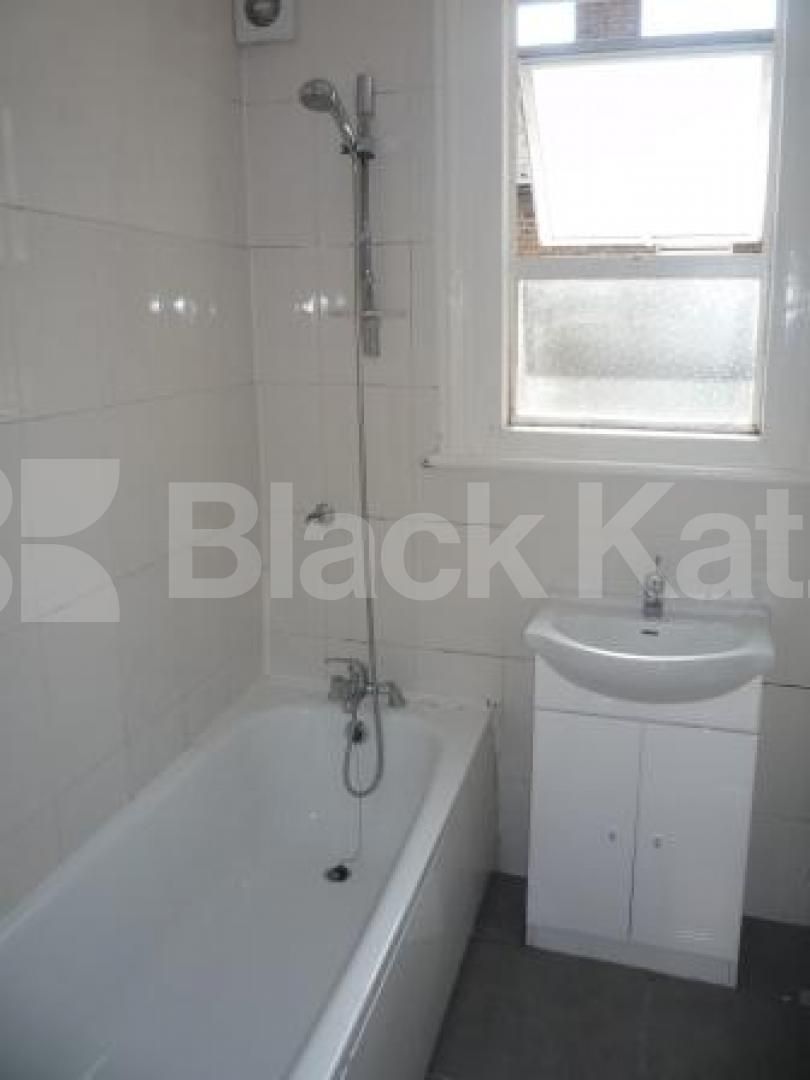 			NEWLY REFURBISHED!, 2 Bedroom, 1 bath, 1 reception Flat			 Park Ave, ALEXANDRA PALACE