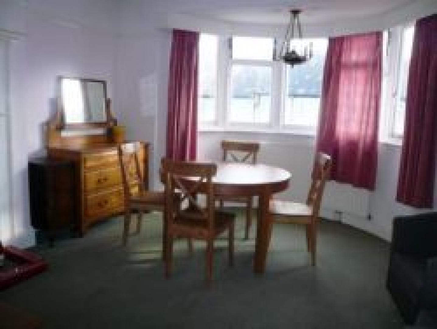 			2 Bedroom, 1 bath, 1 reception Flat			 Sneath Ave, GOLDERS GREEN