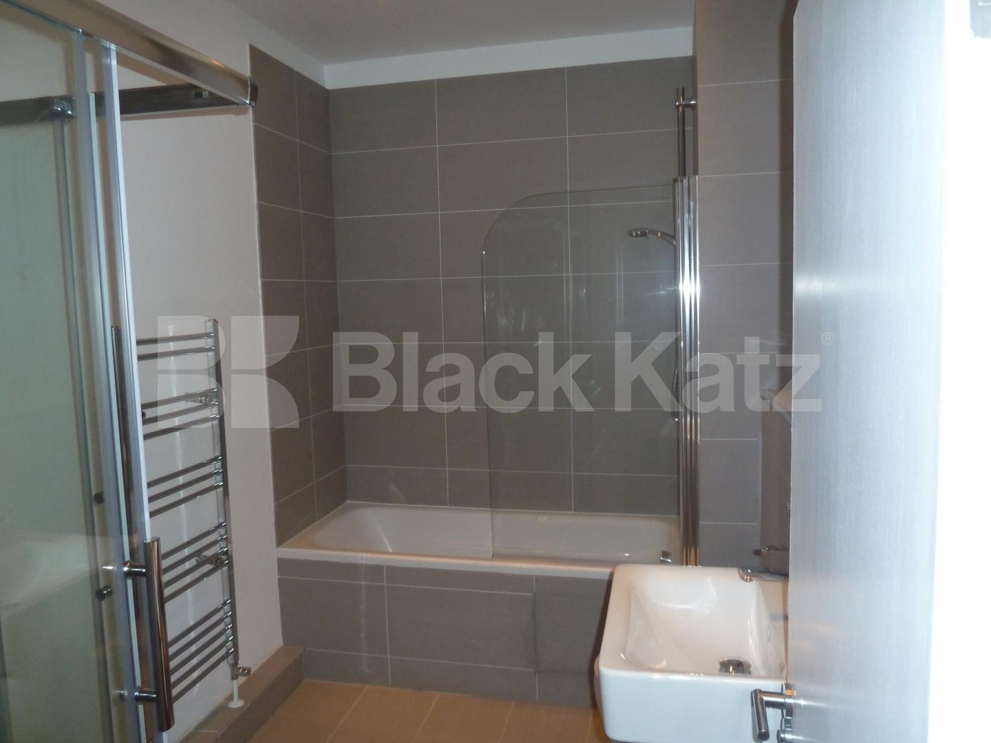 			STUNNING WAREHOUSE CONVERSION, 1 Bedroom, 1 bath, 1 reception Flat			 BRITANNIA LOFTS-BANNER STREET, CLERKENWELL-OLD STREET-SHOREDITCH