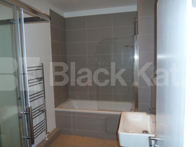 			STUNNING WAREHOUSE CONVERSION, 1 Bedroom, 1 bath, 1 reception Flat			 BRITANNIA LOFTS-BANNER STREET, CLERKENWELL-OLD STREET-SHOREDITCH