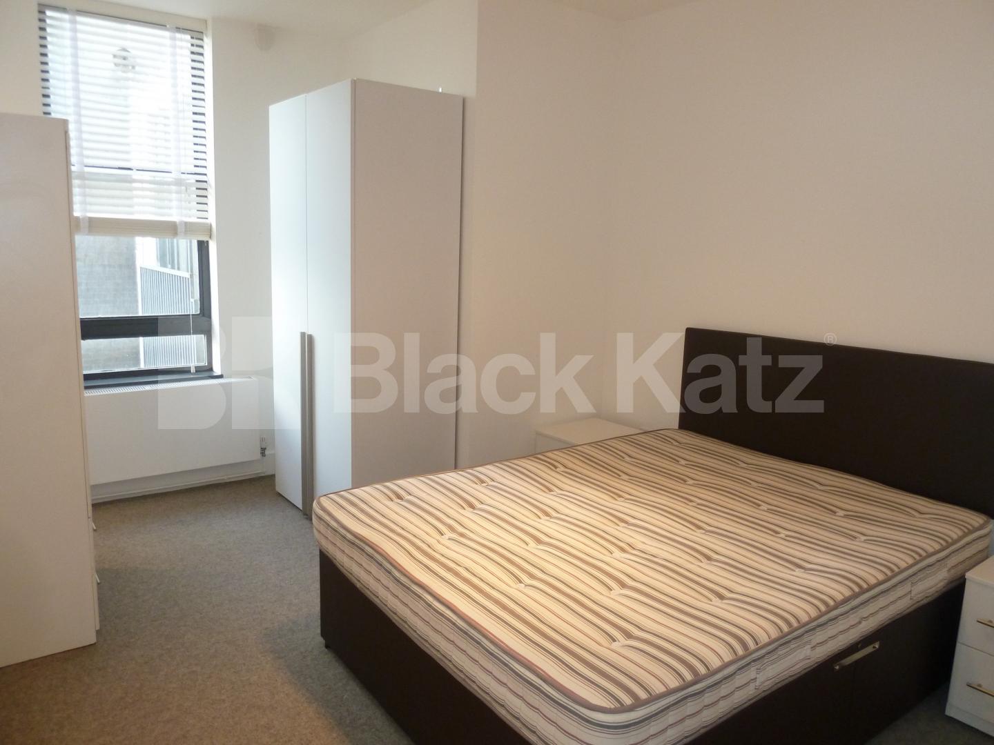 			STUNNING WAREHOUSE CONVERSION, 1 Bedroom, 1 bath, 1 reception Flat			 BRITANNIA LOFTS-BANNER STREET, CLERKENWELL-OLD STREET-SHOREDITCH