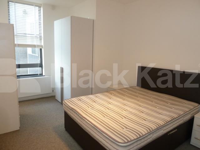 			STUNNING WAREHOUSE CONVERSION, 1 Bedroom, 1 bath, 1 reception Flat			 BRITANNIA LOFTS-BANNER STREET, CLERKENWELL-OLD STREET-SHOREDITCH