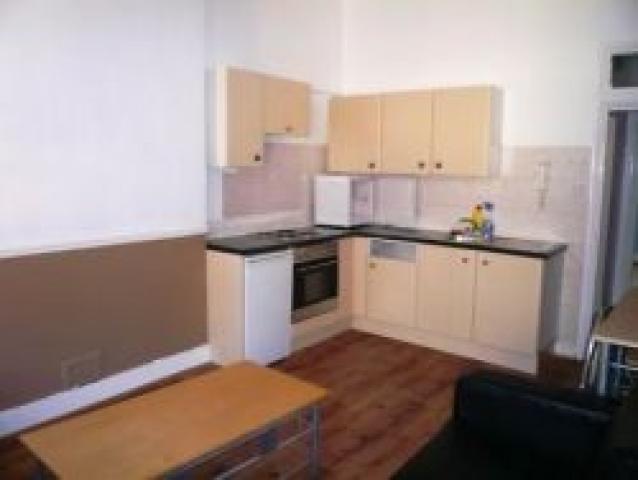			2 Bedroom, 1 bath, 1 reception Flat			 Kilburn High Road, KILBURN