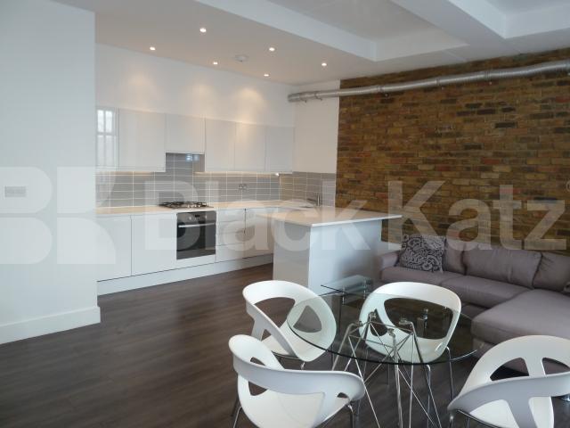 			STUNNING WAREHOUSE CONVERSION, 1 Bedroom, 1 bath, 1 reception Flat			 BRITANNIA LOFTS-BANNER STREET, CLERKENWELL-OLD STREET-SHOREDITCH