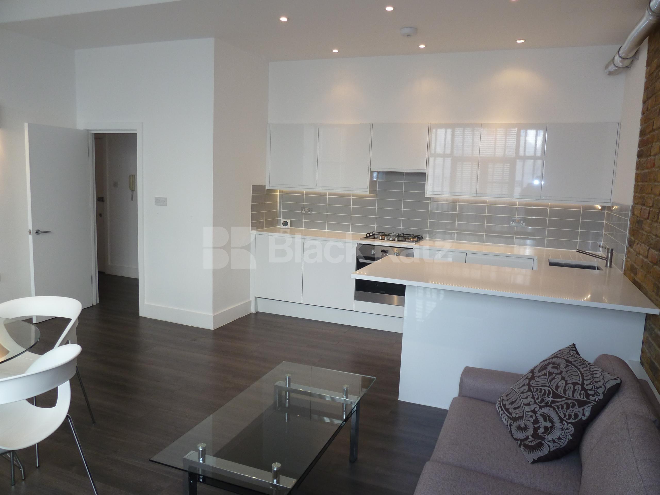 			STUNNING WAREHOUSE CONVERSION, 1 Bedroom, 1 bath, 1 reception Flat			 BRITANNIA LOFTS-BANNER STREET, CLERKENWELL-OLD STREET-SHOREDITCH EC1Y