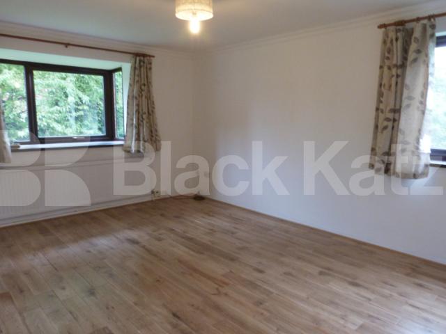			2 Bedroom, 1 bath, 1 reception Flat			 Coppetts Road, MUSWELL HILL