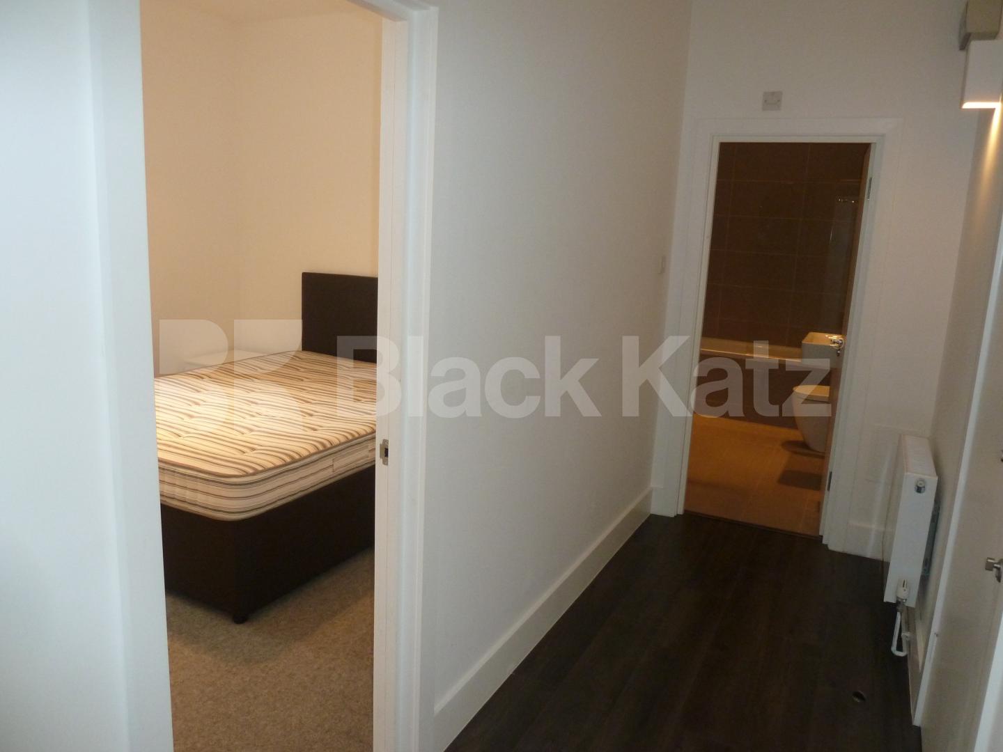 			STUNNING WAREHOUSE CONVERSION, 1 Bedroom, 1 bath, 1 reception Flat			 BRITANNIA LOFTS-BANNER STREET, CLERKENWELL-OLD STREET-SHOREDITCH