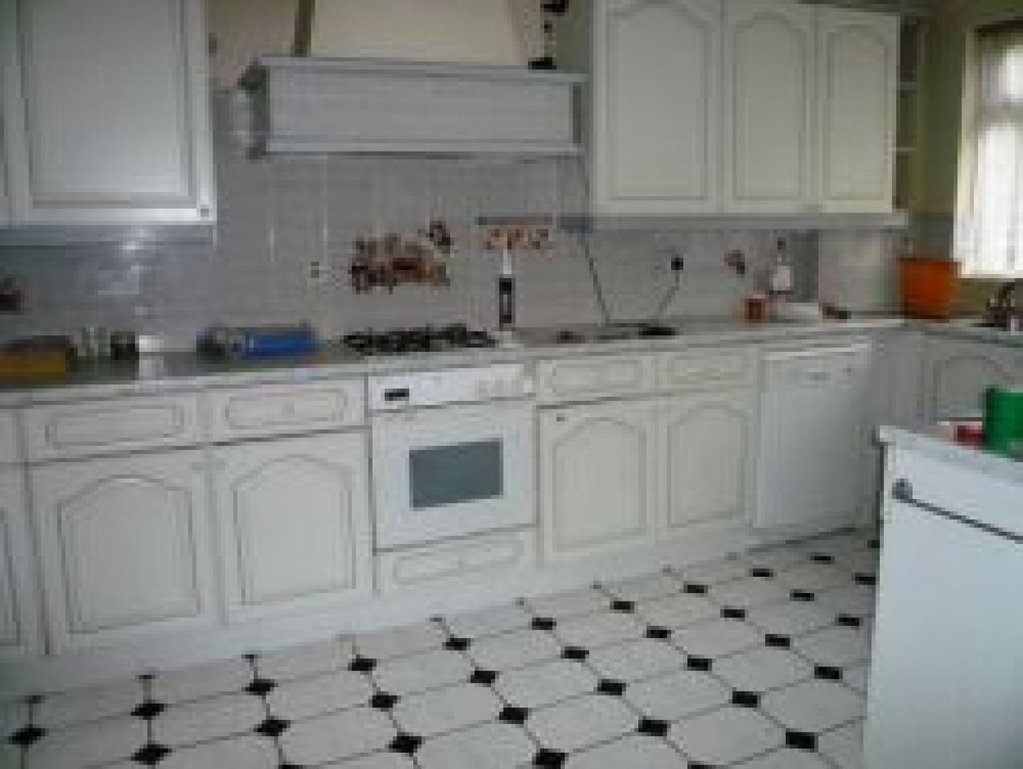 			5 Bedroom, 1 bath, 1 reception Flat			 The Woodlands, GOLDERS GREEN