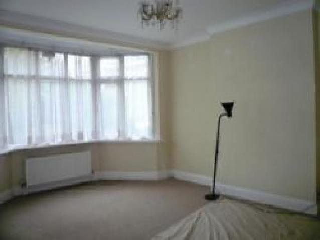 			5 Bedroom, 1 bath, 1 reception Flat			 The Woodlands, GOLDERS GREEN