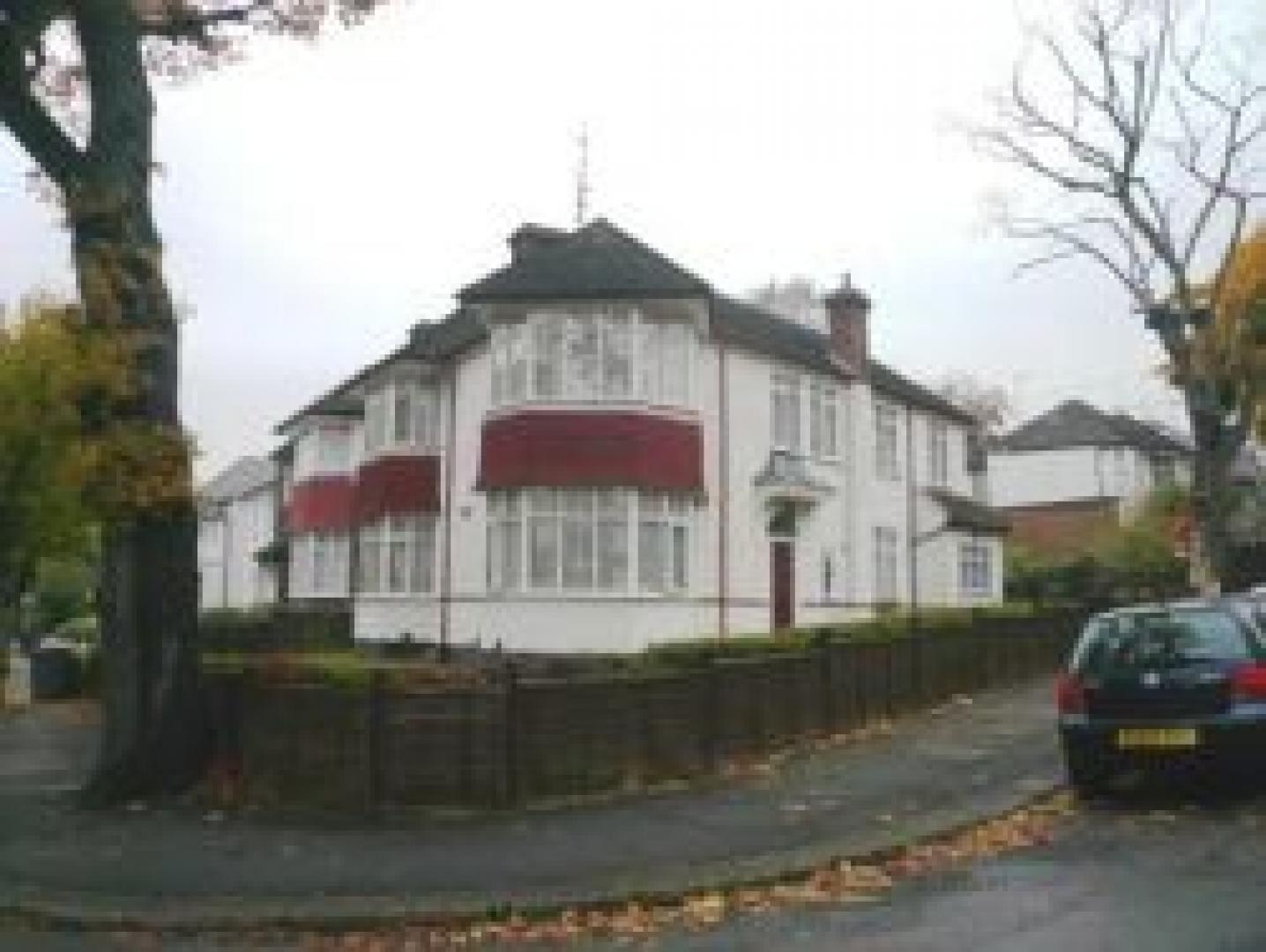 			5 Bedroom, 1 bath, 1 reception Flat			 The Woodlands, GOLDERS GREEN