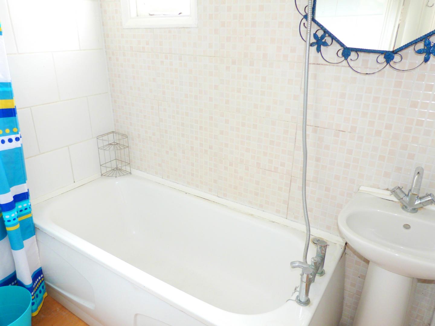 			LET, 1 Bedroom, 1 bath, 1 reception Flat			 Medley Road, WEST HAMPSTEAD