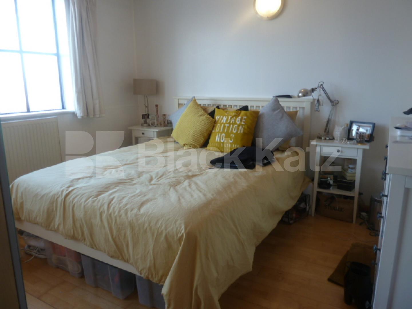 			SPACIOUS WAREHOUSE CONVERSION - 1 WEEK RENT FREE, 1 Bedroom, 1 bath, 1 reception Flat			 Henshall Street, ISLINGTON/CANONBURY N1