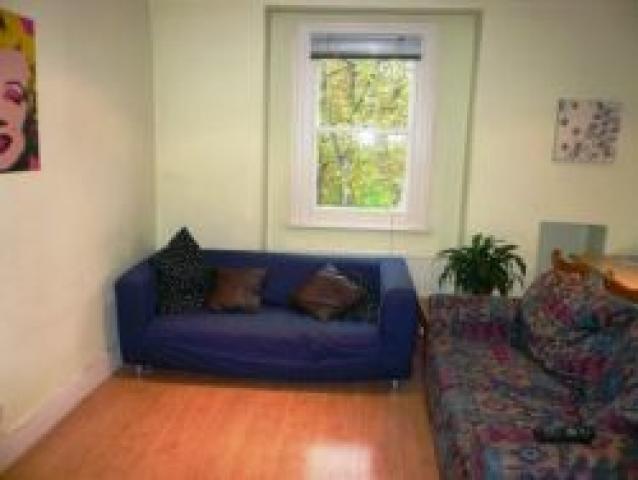 			2 Bedroom, 1 bath, 1 reception Flat			 Harvist Road, QUEENS PARK