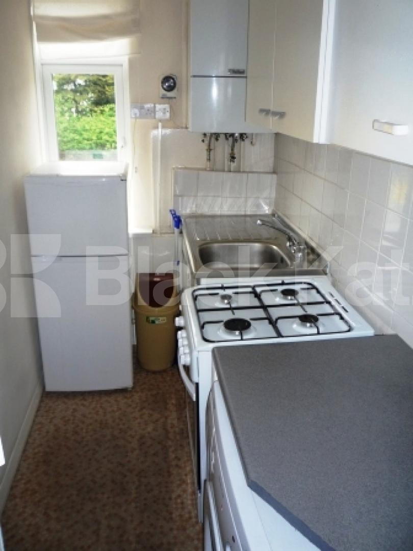 			2 Bedroom, 1 bath, 1 reception Flat			 Shropshire Road, WOOD GREEN