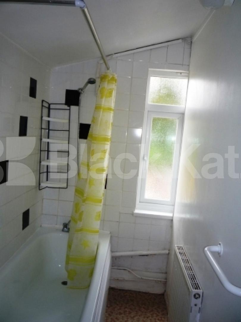 			2 Bedroom, 1 bath, 1 reception Flat			 Shropshire Road, WOOD GREEN