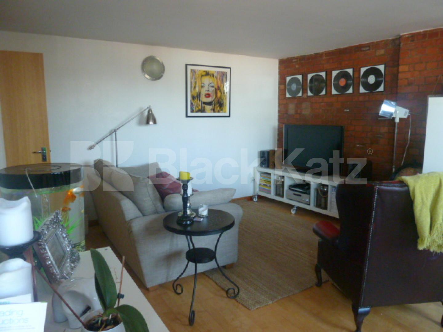 			SPACIOUS WAREHOUSE CONVERSION - 1 WEEK RENT FREE, 1 Bedroom, 1 bath, 1 reception Flat			 Henshall Street, ISLINGTON/CANONBURY N1