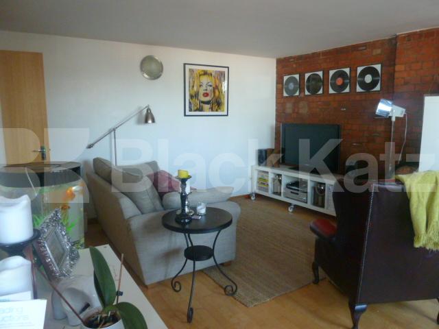 			SPACIOUS WAREHOUSE CONVERSION - 1 WEEK RENT FREE, 1 Bedroom, 1 bath, 1 reception Flat			 Henshall Street, ISLINGTON/CANONBURY N1