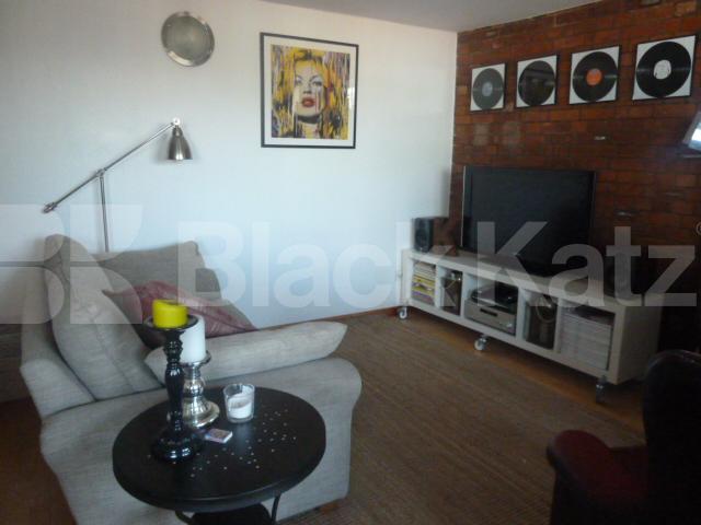 			SPACIOUS WAREHOUSE CONVERSION - 1 WEEK RENT FREE, 1 Bedroom, 1 bath, 1 reception Flat			 Henshall Street, ISLINGTON/CANONBURY N1