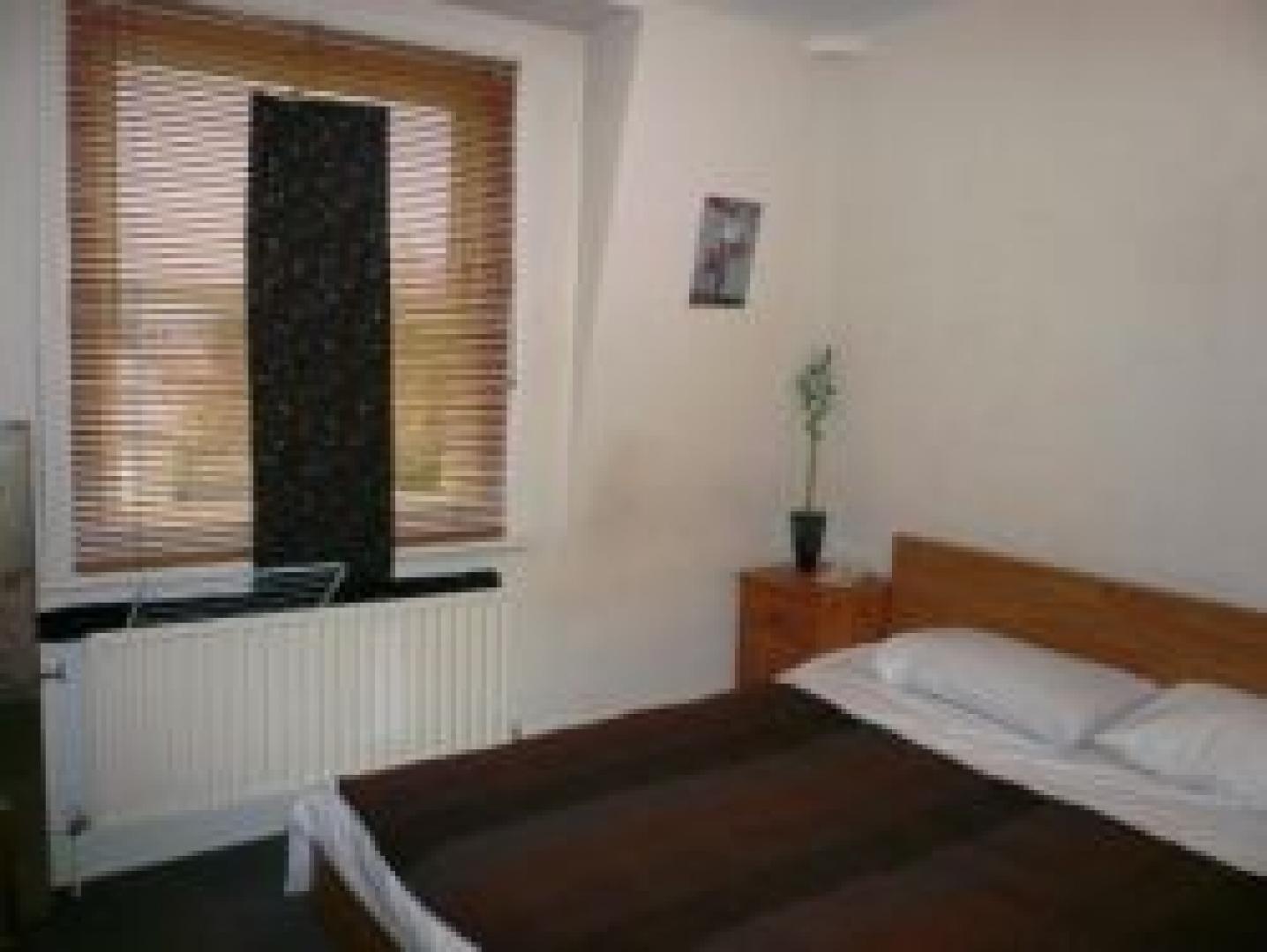 			2 Bedroom, 1 bath, 1 reception Flat			 Harvist Road, QUEENS PARK