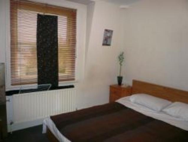 			2 Bedroom, 1 bath, 1 reception Flat			 Harvist Road, QUEENS PARK