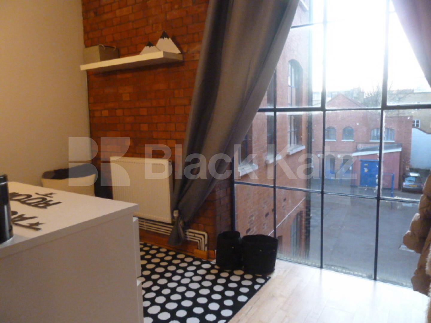 			WAREHOUSE CONVERSION, 2 Bedroom, 1 bath, 1 reception Flat			 Henshall Street, ISLINGTON/CANONBURY