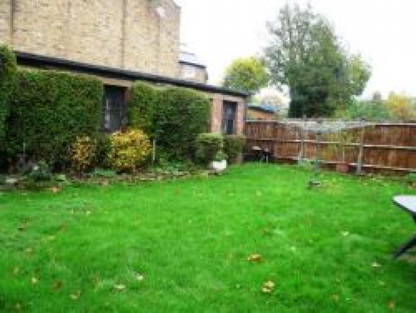 			2 Bedroom, 1 bath, 1 reception Flat			 Harvist Road, QUEENS PARK