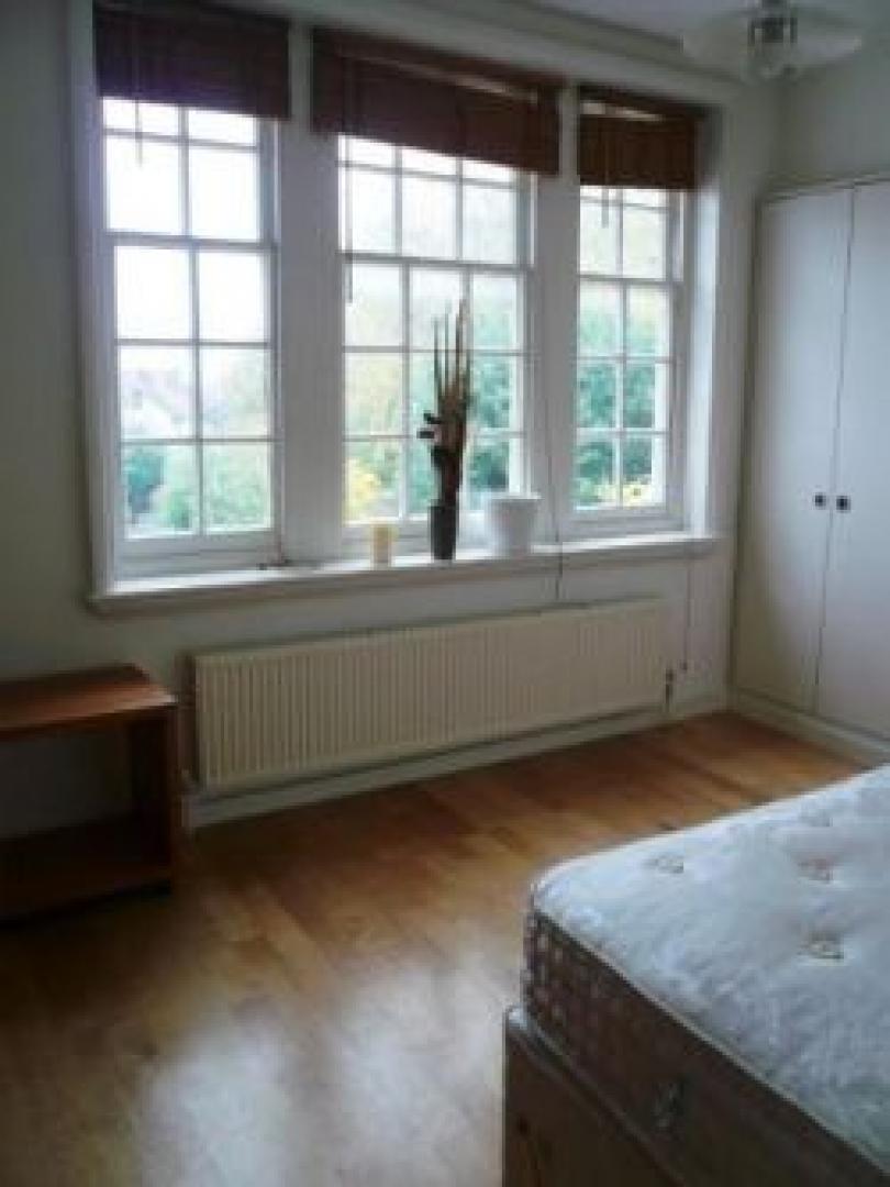 			NEW INSTRUCTION, 2 Bedroom, 1 bath, 1 reception Flat			 Platts Lane, HAMPSTEAD