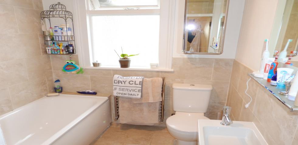 			NEW INSTRUCTION , 4 Bedroom, 1 bath, 1 reception Flat			 St Pauls Avenue, WILLESDEN GREEN