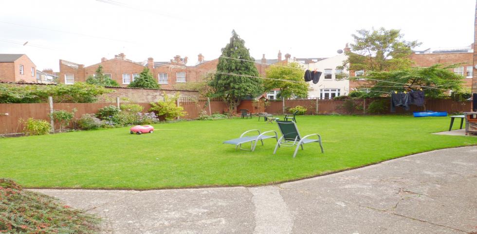 			NEW INSTRUCTION , 4 Bedroom, 1 bath, 1 reception Flat			 St Pauls Avenue, WILLESDEN GREEN