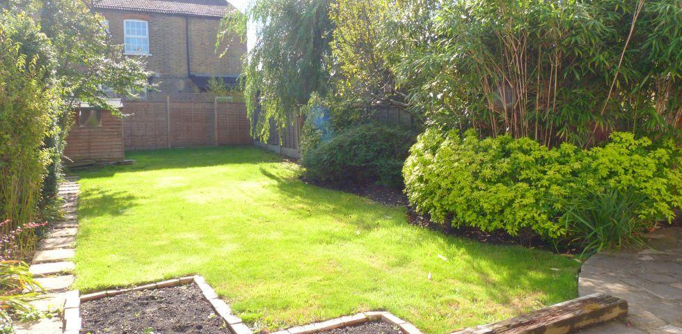			PRIVATE GARDEN, 2 Bedroom, 1 bath, 1 reception Flat			 Somerton Road, CRICKLEWOOD