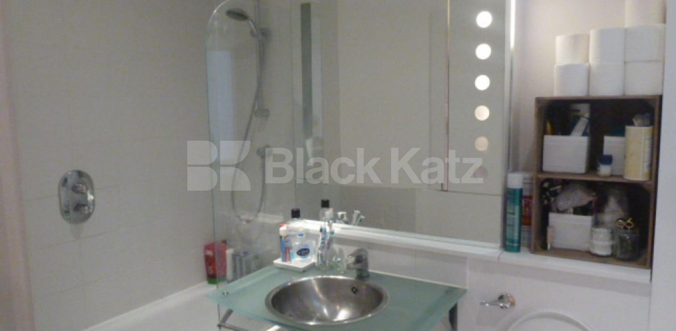 			GREAT 1 BEDROOM FLAT IN THE HEART OF CLERKENWELL, 1 Bedroom, 1 bath, 1 reception Flat			 Turnmill Street, CLERKENWELL-FARRINGDON-BARBICAN