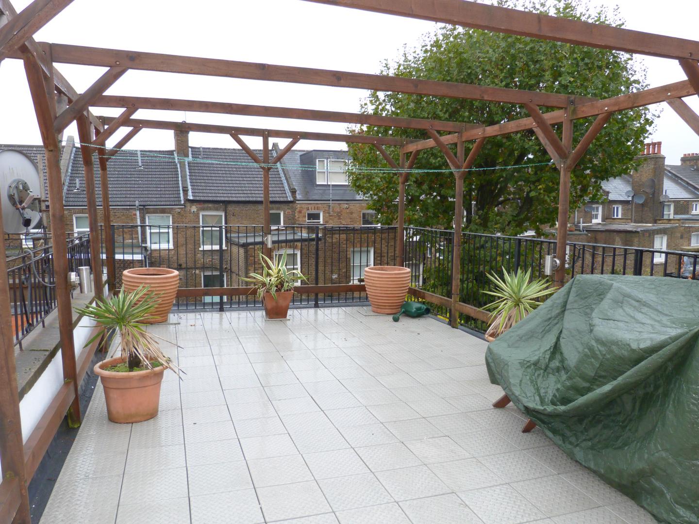 			2 Bedroom, 1 bath, 1 reception Apartment			 Fernhead Road, QUEENS PARK