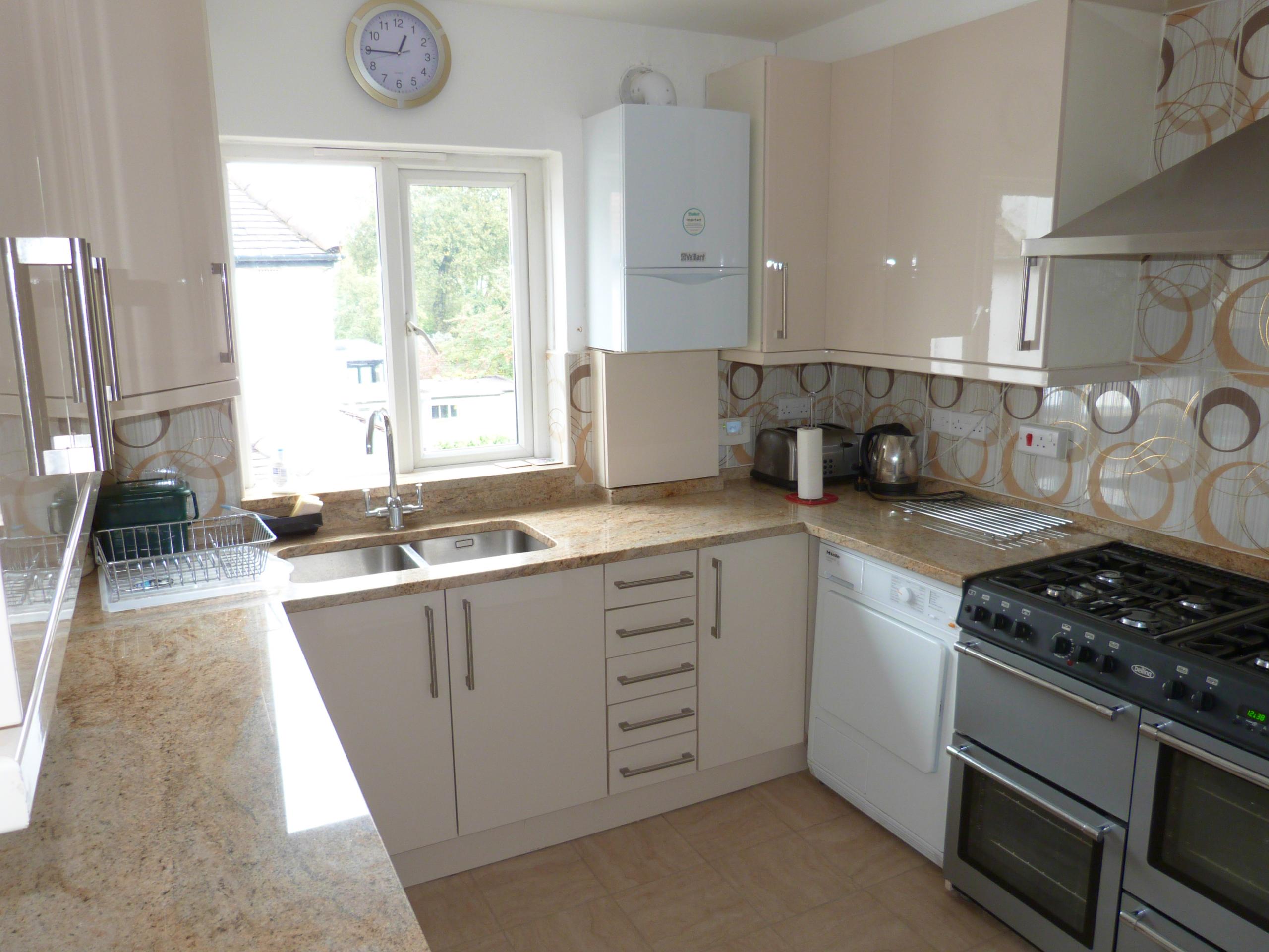 			4 Bedroom, 1 bath, 1 reception Flat			 Chatsworth Road, KILBURN NW2