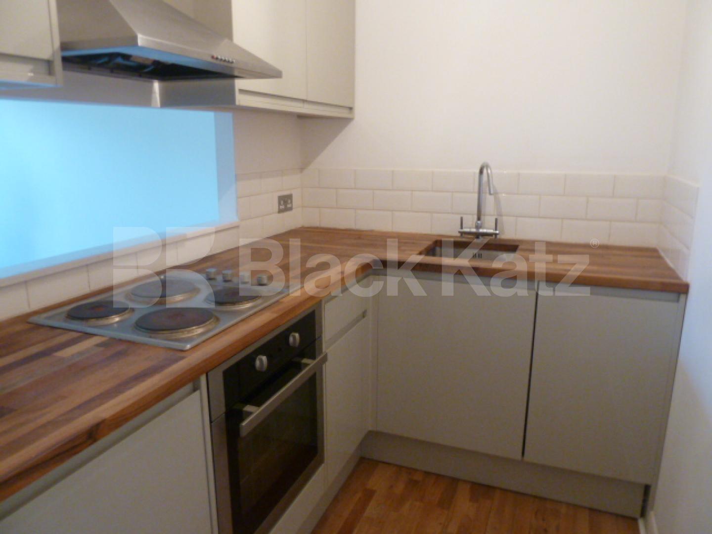 			SPLIT LEVEL 2 BEDROOM FLAT WITH GARDEN, 2 Bedroom, 1 bath, 1 reception Flat			 Bunning Way , ISLINGTON-CALEDONIAN ROAD-KINGS CROSS