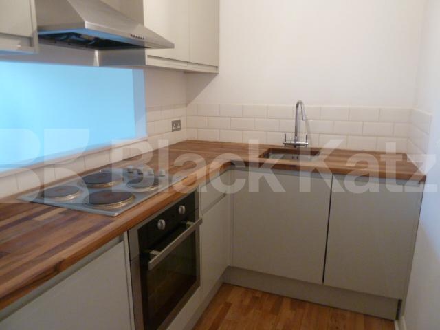 			SPLIT LEVEL 2 BEDROOM FLAT WITH GARDEN, 2 Bedroom, 1 bath, 1 reception Flat			 Bunning Way , ISLINGTON-CALEDONIAN ROAD-KINGS CROSS