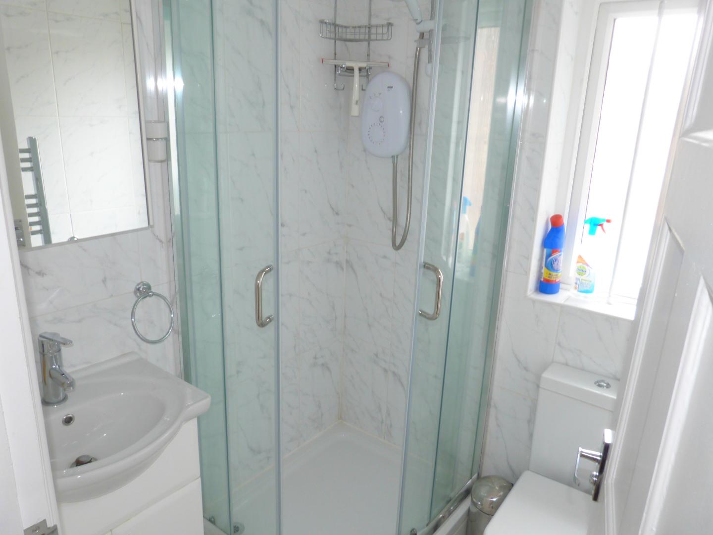 			4 Bedroom, 1 bath, 1 reception Flat			 Chatsworth Road, KILBURN