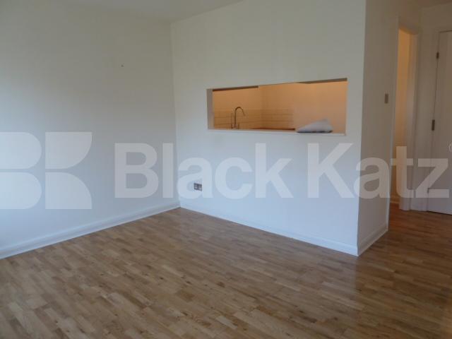 			SPLIT LEVEL 2 BEDROOM FLAT WITH GARDEN, 2 Bedroom, 1 bath, 1 reception Flat			 Bunning Way , ISLINGTON-CALEDONIAN ROAD-KINGS CROSS