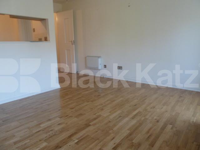 			SPLIT LEVEL 2 BEDROOM FLAT WITH GARDEN, 2 Bedroom, 1 bath, 1 reception Flat			 Bunning Way , ISLINGTON-CALEDONIAN ROAD-KINGS CROSS