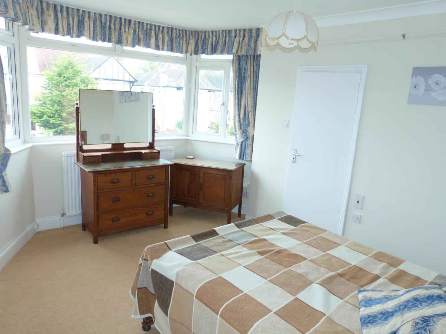 			4 Bedroom, 1 bath, 1 reception Flat			 Chatsworth Road, KILBURN