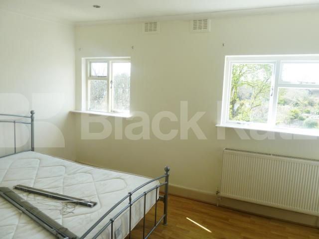 			BRIGHT AND AIRY ONE BEDROOM APARTMENT, 1 Bedroom, 1 bath, 1 reception Flat			 Crouch Hill, FINSBURY PARK-STROUD GREEN