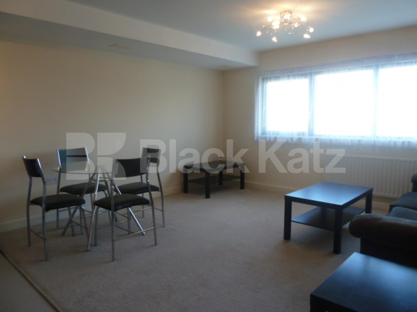 			SPACIOUS 1 BEDROOM FLAT RIGHT BY CALEDONIAN ROAD TUBE STATION, 1 Bedroom, 1 bath, 1 reception Flat			 Caledonian Road, CALEDONIAN ROAD