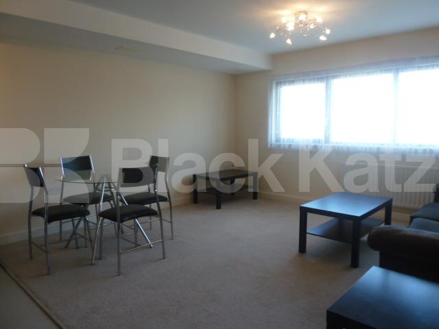 			SPACIOUS 1 BEDROOM FLAT RIGHT BY CALEDONIAN ROAD TUBE STATION, 1 Bedroom, 1 bath, 1 reception Flat			 Caledonian Road, CALEDONIAN ROAD