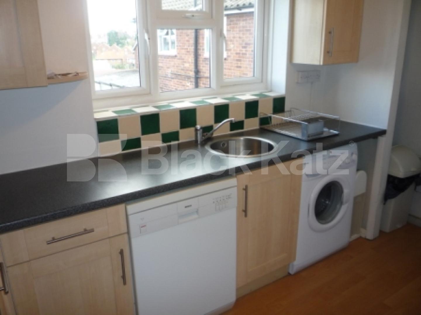 			2 Bedroom, 1 bath, 1 reception Flat			 Coppets Road, MUSWELL HILL