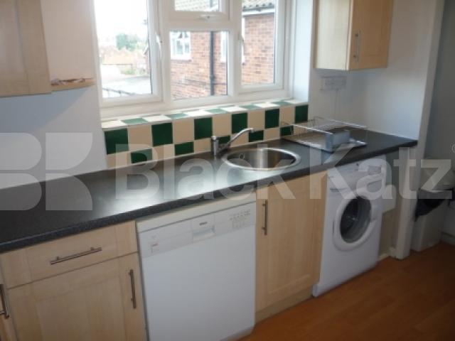 			2 Bedroom, 1 bath, 1 reception Flat			 Coppets Road, MUSWELL HILL