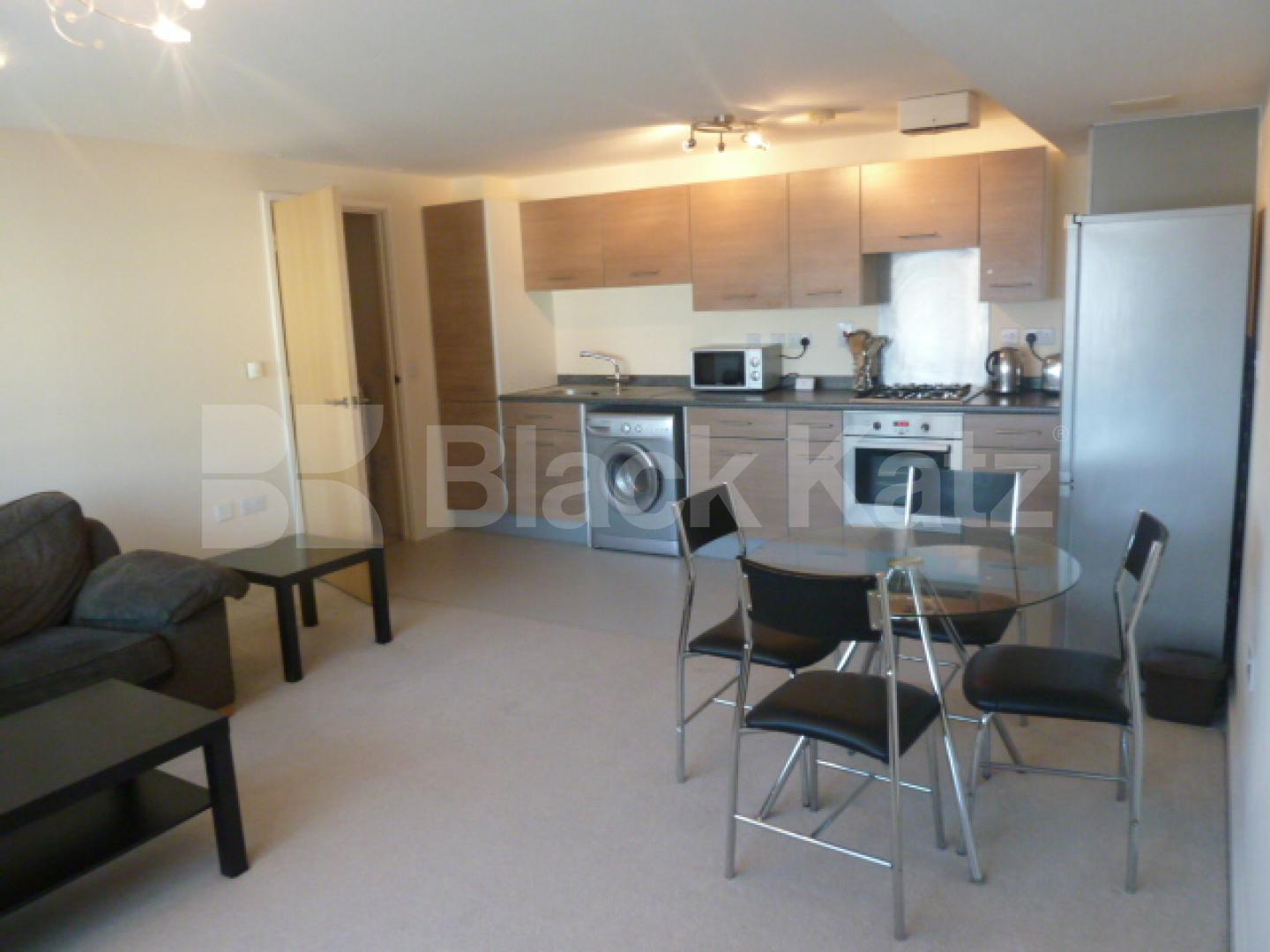 			SPACIOUS 1 BEDROOM FLAT RIGHT BY CALEDONIAN ROAD TUBE STATION, 1 Bedroom, 1 bath, 1 reception Flat			 Caledonian Road, CALEDONIAN ROAD