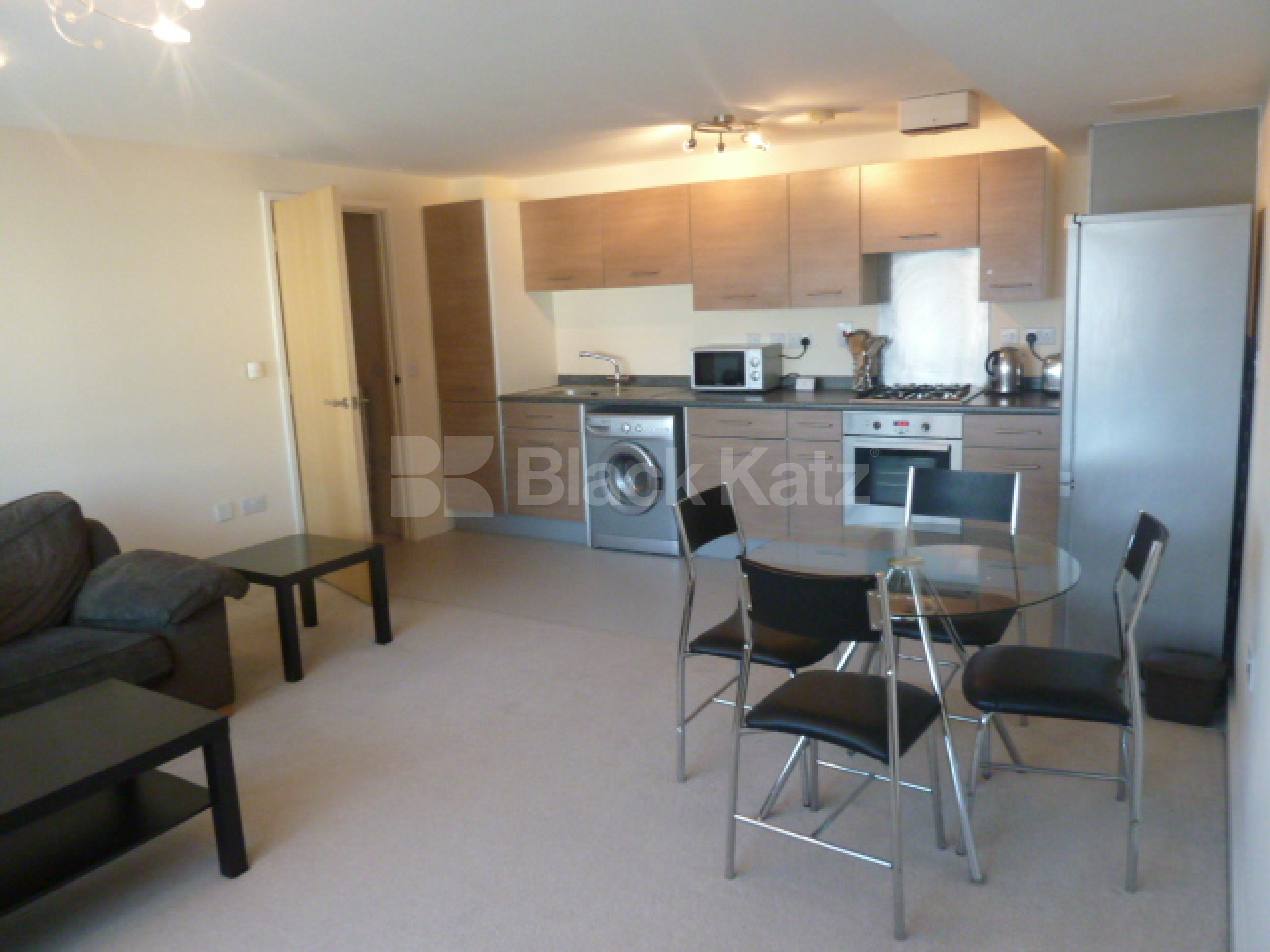 			SPACIOUS 1 BEDROOM FLAT RIGHT BY CALEDONIAN ROAD TUBE STATION, 1 Bedroom, 1 bath, 1 reception Flat			 Caledonian Road, CALEDONIAN ROAD N7