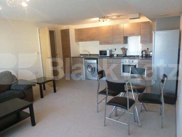 			SPACIOUS 1 BEDROOM FLAT RIGHT BY CALEDONIAN ROAD TUBE STATION, 1 Bedroom, 1 bath, 1 reception Flat			 Caledonian Road, CALEDONIAN ROAD