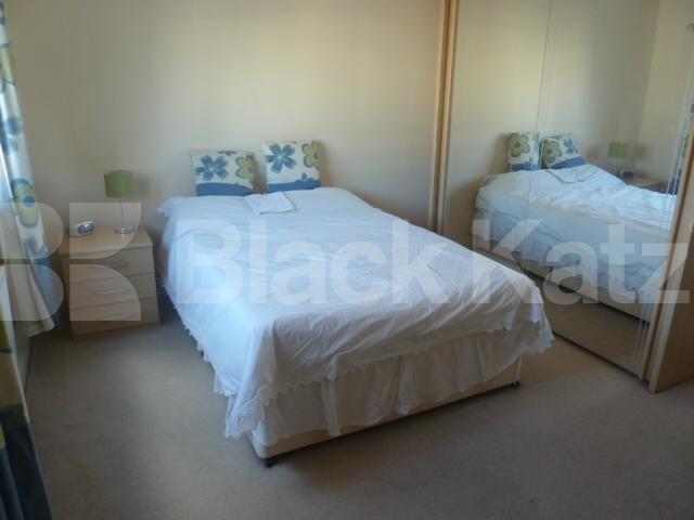 			SPACIOUS 1 BEDROOM FLAT RIGHT BY CALEDONIAN ROAD TUBE STATION, 1 Bedroom, 1 bath, 1 reception Flat			 Caledonian Road, CALEDONIAN ROAD