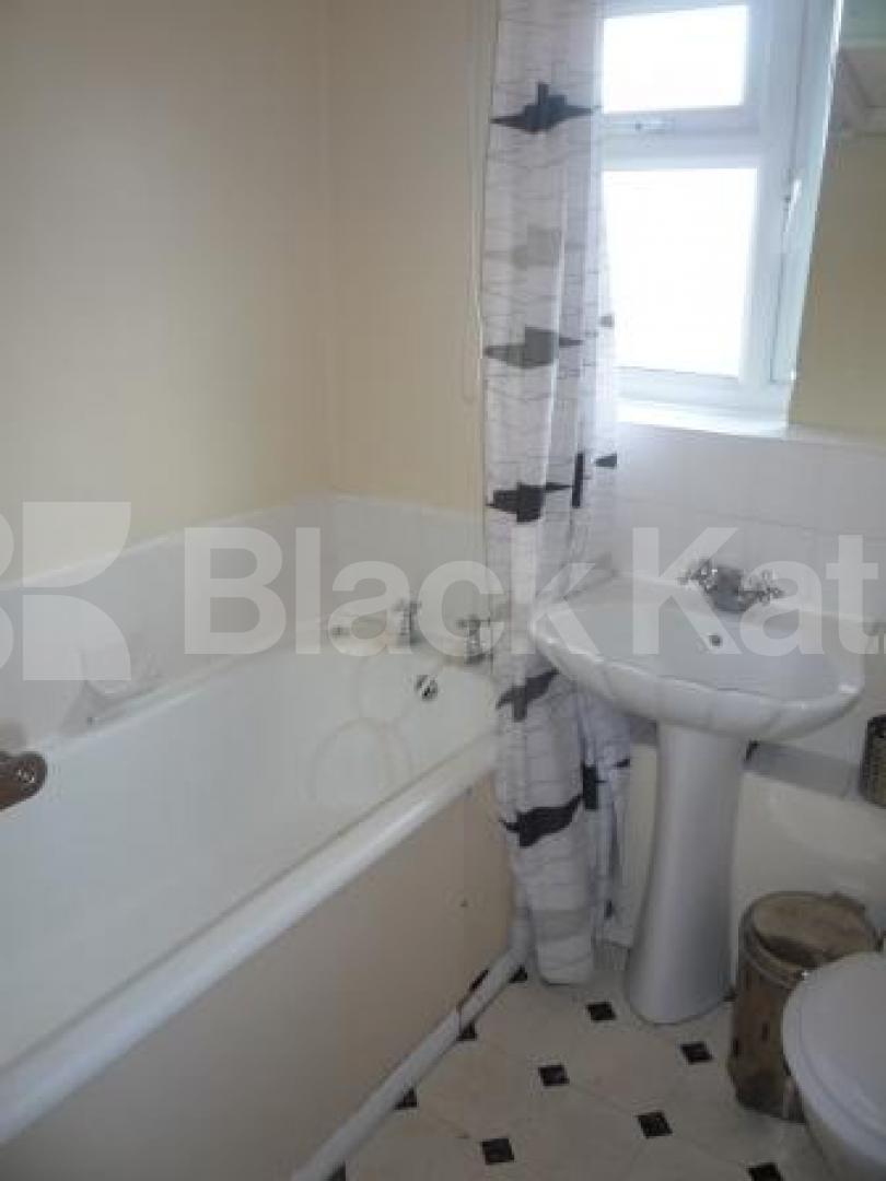 			2 Bedroom, 1 bath, 1 reception Flat			 Coppets Road, MUSWELL HILL